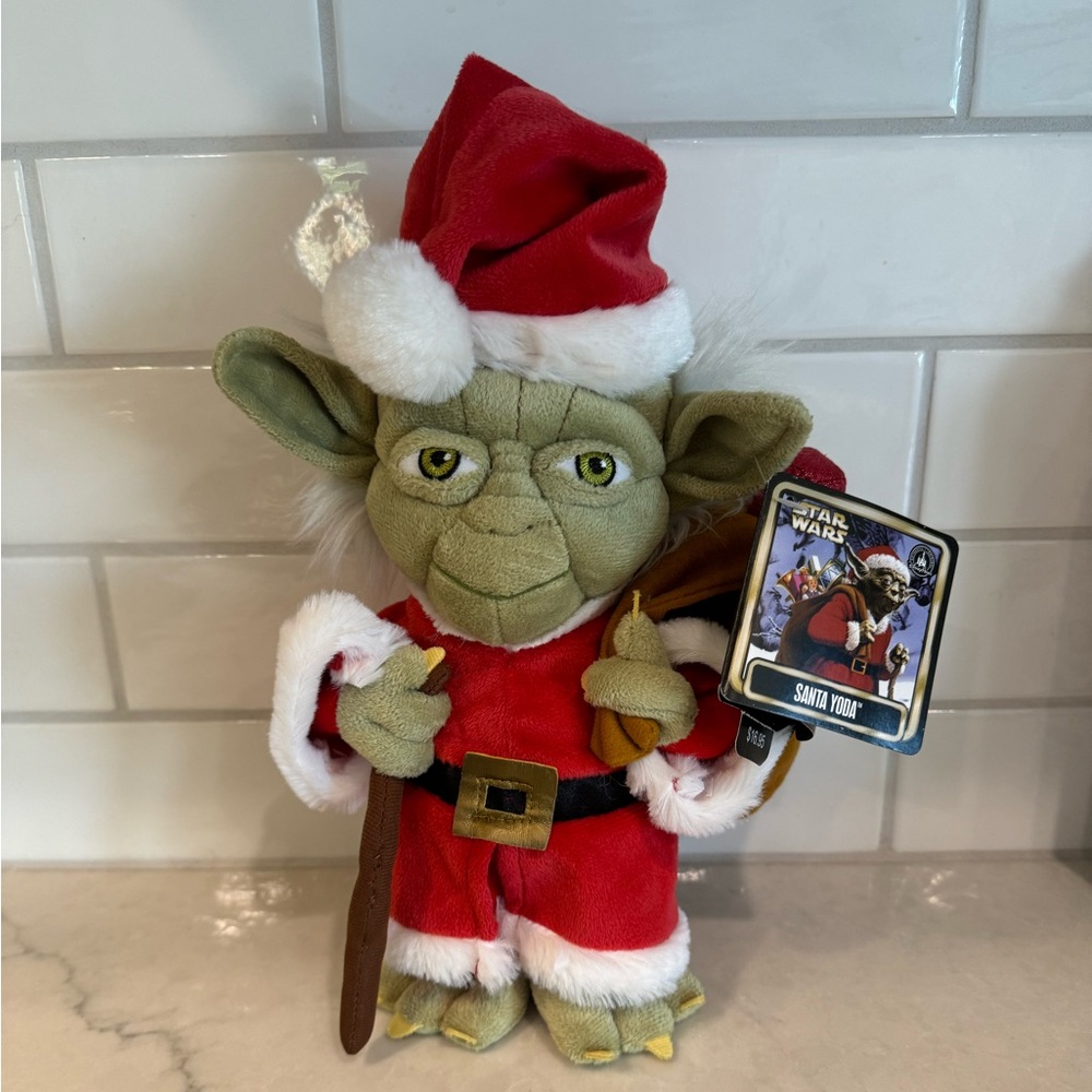 NEW STAR WARS Santa YODA 2016 Christmas holiday Disney parks 9” plush toy doll